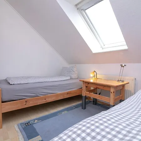 Lejlighed Familyhaus- 8 *