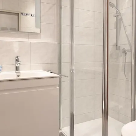 Familyhaus- 8 Apartment *